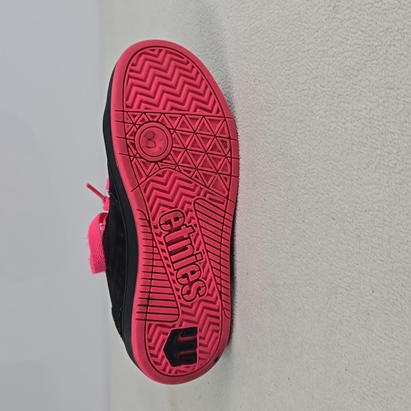 Etnies Skatergirl Black and Pink Sneakers - Picture 7 of 10